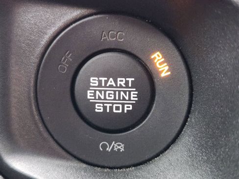 Used 2025 Jeep Wrangler Unlimited Sport AWD/4WD image 19