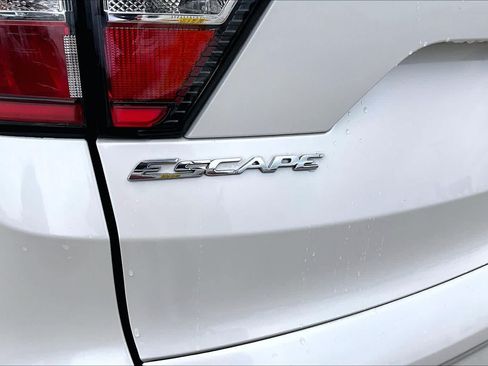 Used 2018 Ford Escape Titanium FWD image 30