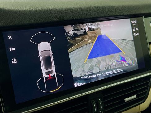 Certified 2023 Porsche Cayenne Coupe image 17