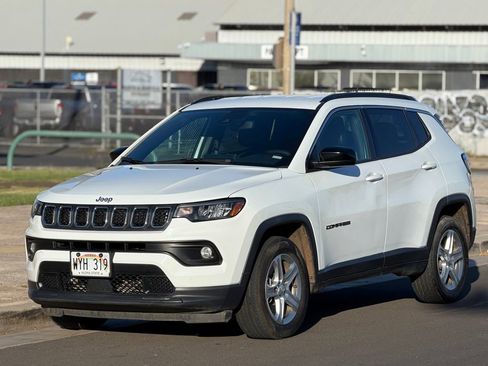 Used 2024 Jeep Compass Latitude AWD/4WD image 1
