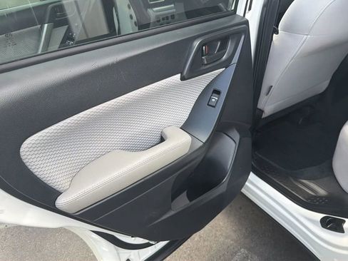 Used 2017 Subaru Forester 2.5i Premium AWD/4WD image 12