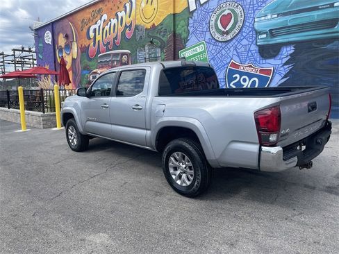 Used 2018 Toyota Tacoma SR5 image 3