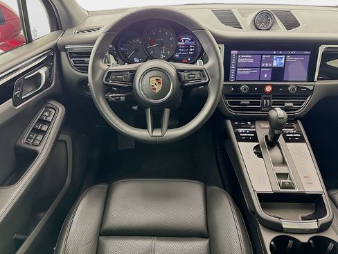 Certified 2025 Porsche Macan AWD/4WD image 26