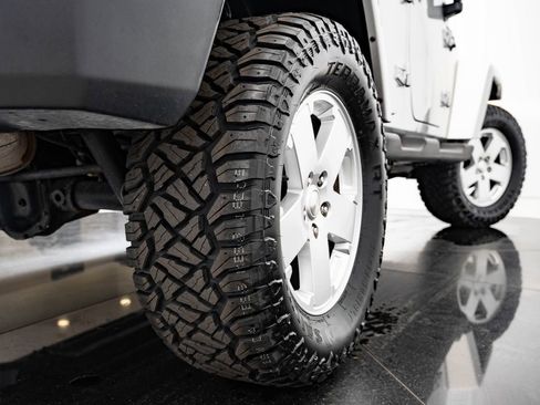 Used 2011 Jeep Wrangler Unlimited Sahara w/ Trailer Tow Group AWD/4WD image 44