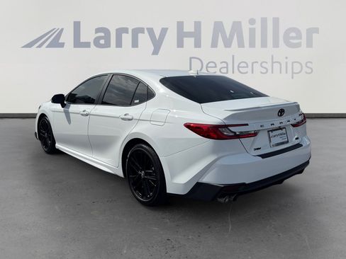 Certified 2025 Toyota Camry SE image 3