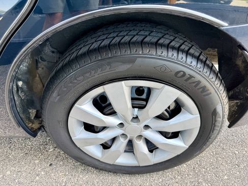 Used 2018 Toyota Corolla LE FWD image 14