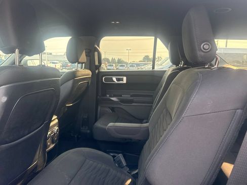 Used 2020 Ford Explorer XLT AWD/4WD image 10