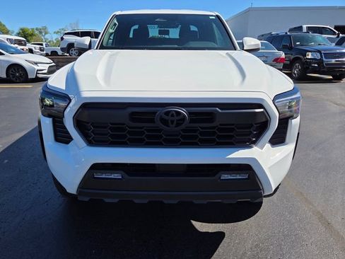 Used 2025 Toyota Tacoma TRD Off-Road AWD/4WD image 2