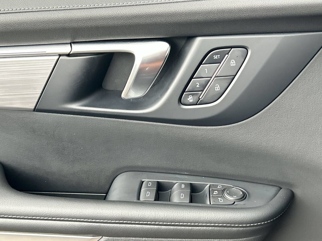 Used 2025 Buick Enclave Preferred w/ Power Package FWD image 23