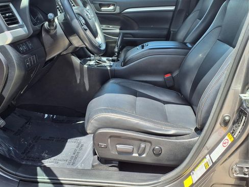 Used 2018 Toyota Highlander XLE AWD/4WD image 15