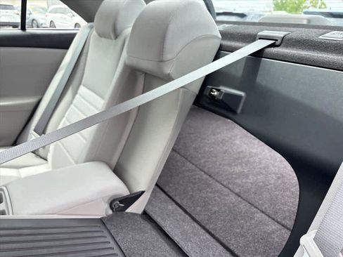 Used 2016 Toyota Camry LE FWD image 9