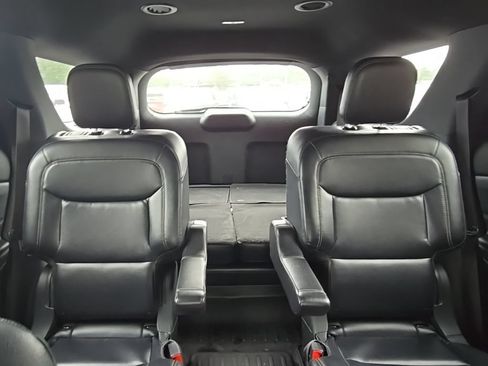 Used 2020 Ford Explorer XLT w/ Equipment Group 202A RWD image 5