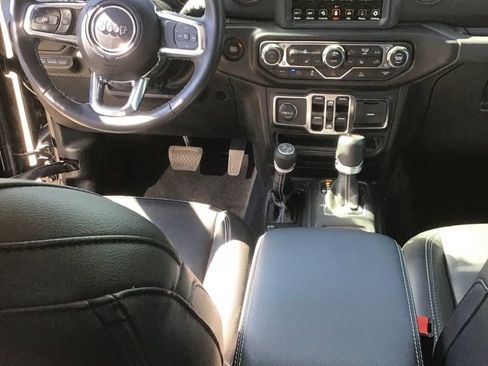 Used 2023 Jeep Wrangler Unlimited Sahara w/ Cold Weather Group AWD/4WD image 7