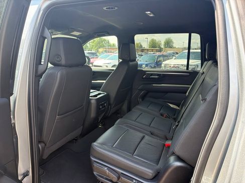 Used 2025 Chevrolet Suburban Z71 AWD/4WD image 17