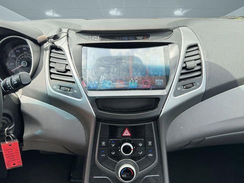 Used 2015 Hyundai Elantra SE image 26