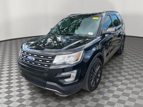 Used 2017 Ford Explorer XLT w/ Equipment Group 202A FWD image 2