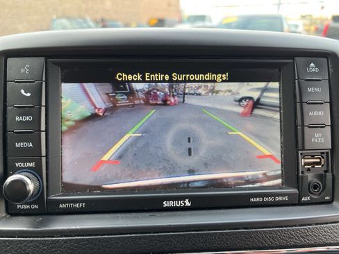 Used 2016 Chrysler Town & Country Touring image 21