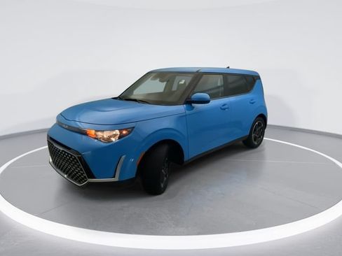 Used 2023 Kia Soul EX FWD image 2