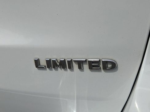 Used 2018 Jeep Grand Cherokee Limited image 29