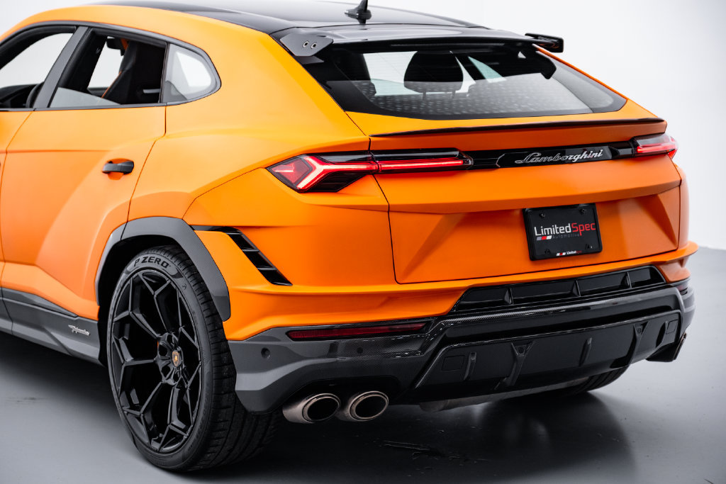 Used 2023 Lamborghini Urus Performante AWD/4WD image 30