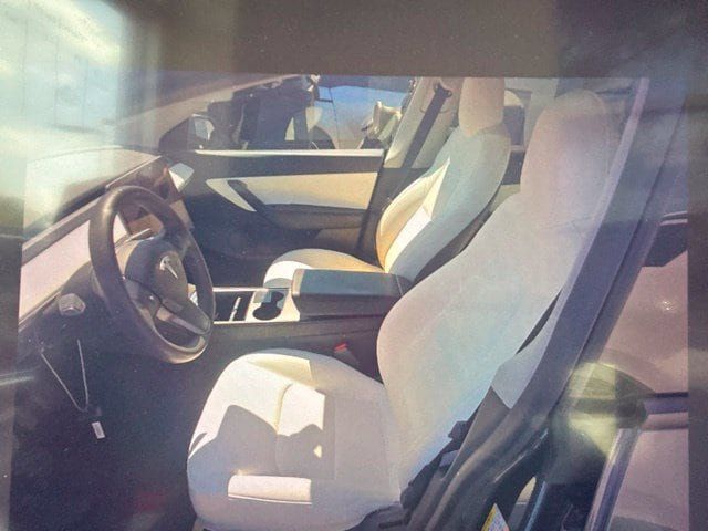 Used 2022 Tesla Model Y Long Range AWD/4WD image 8