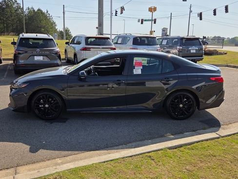 Used 2026 Toyota Camry SE w/ Convenience Package image 4