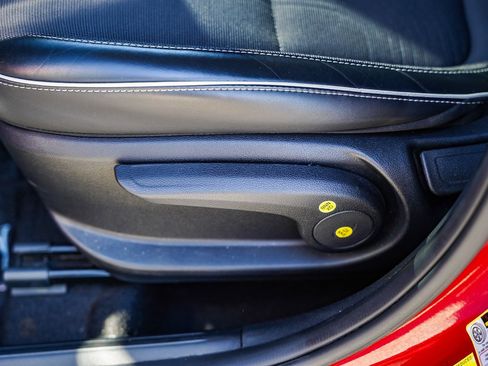 Used 2022 Hyundai Venue Limited w/ Cargo Package image 21