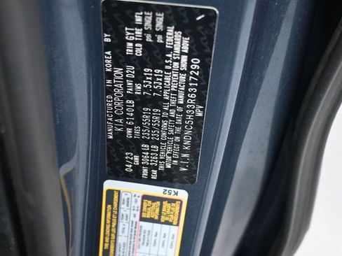 Used 2024 Kia Carnival EX FWD image 20