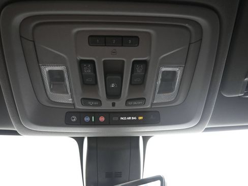 Used 2022 GMC Sierra 3500 Denali w/ Denali Ultimate Package AWD/4WD image 17