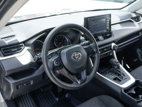 Used 2020 Toyota RAV4 XLE AWD/4WD image 18