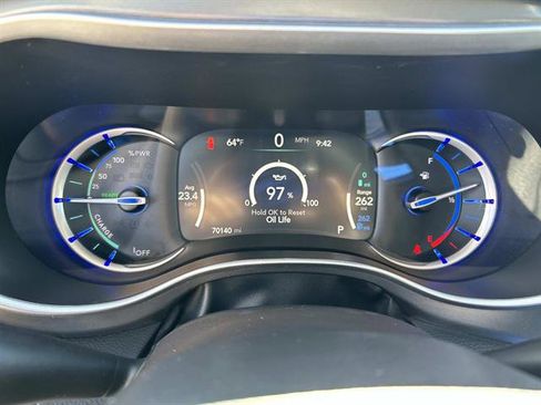 Used 2024 Chrysler Pacifica Select image 34