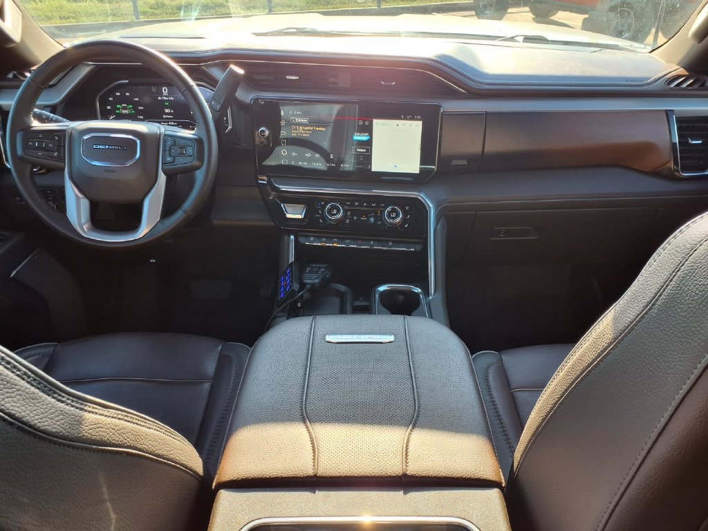 Used 2024 GMC Sierra 3500 Denali w/ Denali Reserve Package AWD/4WD image 9