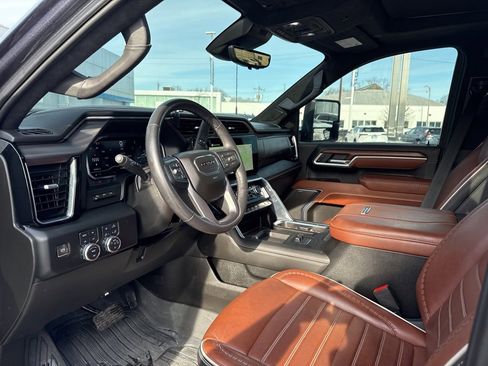 Used 2024 GMC Sierra 3500 Denali Ultimate image 17