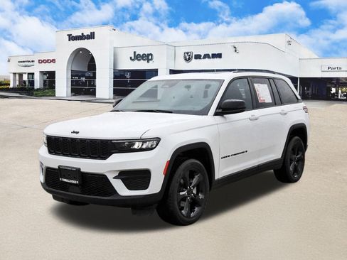 Used 2024 Jeep Grand Cherokee Altitude AWD/4WD image 3