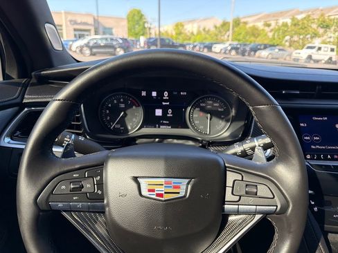 Certified 2024 Cadillac XT6 Sport w/ Technology Package AWD/4WD image 5