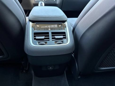 Certified 2025 Volvo XC90 B6 Plus AWD/4WD image 17