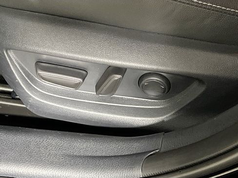 Used 2025 Toyota Camry SE image 16