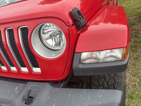 Used 2020 Jeep Wrangler Unlimited Sahara AWD/4WD image 12