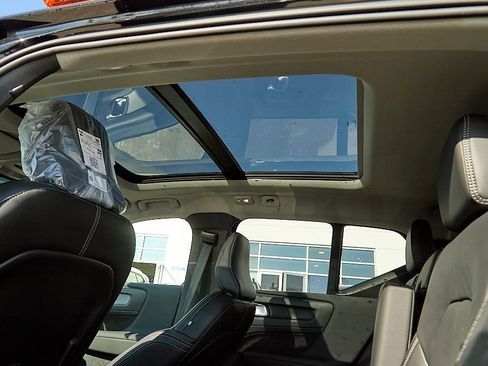 New 2026 Volvo XC40 B5 Plus w/ Climate Package image 21