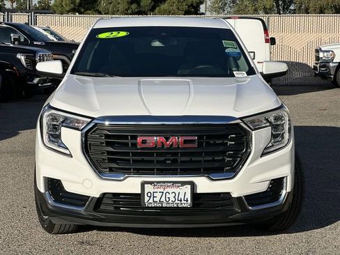Used 2022 GMC Terrain SLE image 2