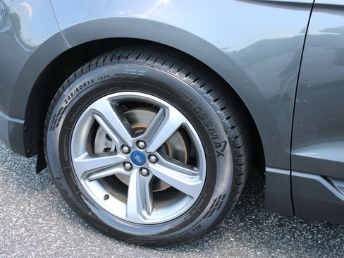 Used 2019 Ford Edge SEL w/ Equipment Group 201A FWD image 11