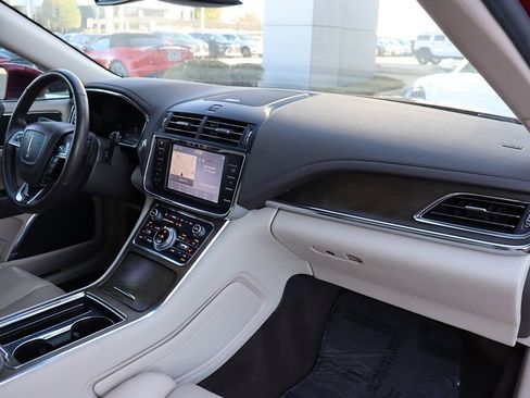 Used 2020 Lincoln Continental w/ Premium Package image 16
