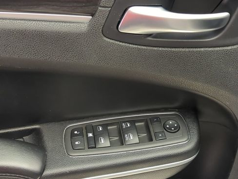 Used 2022 Chrysler 300 Touring L RWD image 27