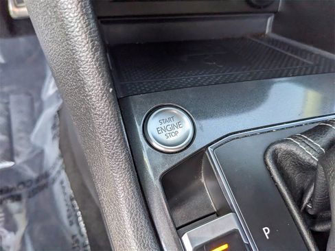 Certified 2021 Volkswagen Tiguan SE R-Line image 27