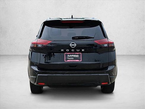 Used 2025 Nissan Rogue SV w/ SV Premium Package FWD image 7