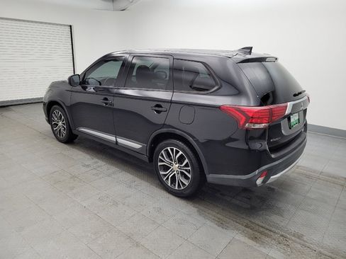 Used 2018 Mitsubishi Outlander SE image 3