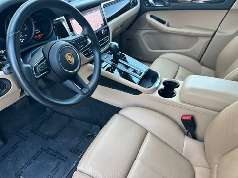 Used 2024 Porsche Macan AWD/4WD image 4