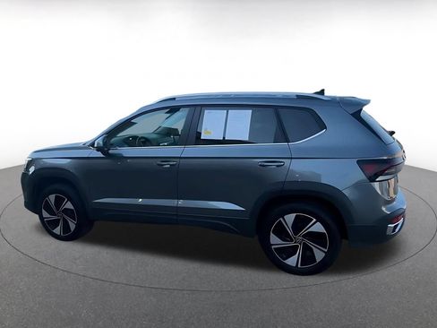 Used 2026 Volkswagen Taos SE AWD/4WD image 9