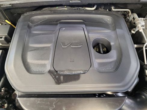Used 2019 Jeep Grand Cherokee Laredo AWD/4WD image 30