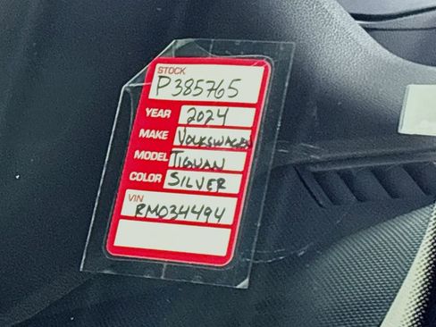 Used 2024 Volkswagen Tiguan SE image 24